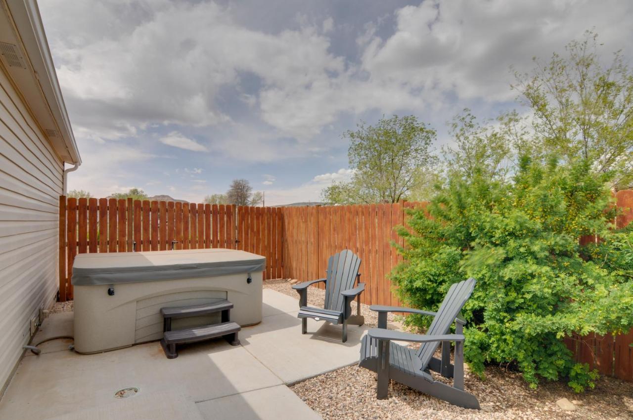Utah Retreat - Hot Tub, Deck And Near National Parks Villa เอสคาลานเท ภายนอก รูปภาพ