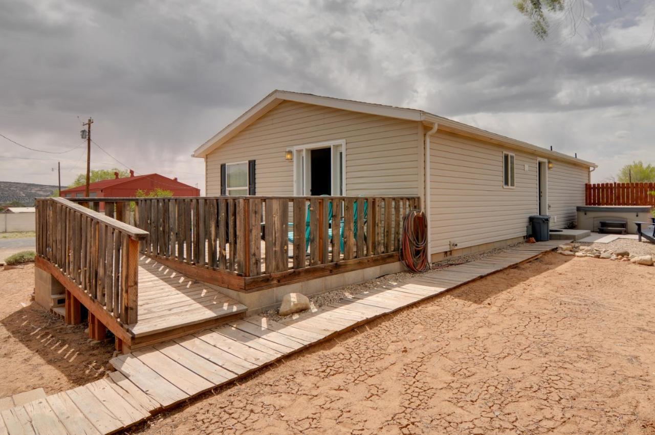 Utah Retreat - Hot Tub, Deck And Near National Parks Villa เอสคาลานเท ภายนอก รูปภาพ