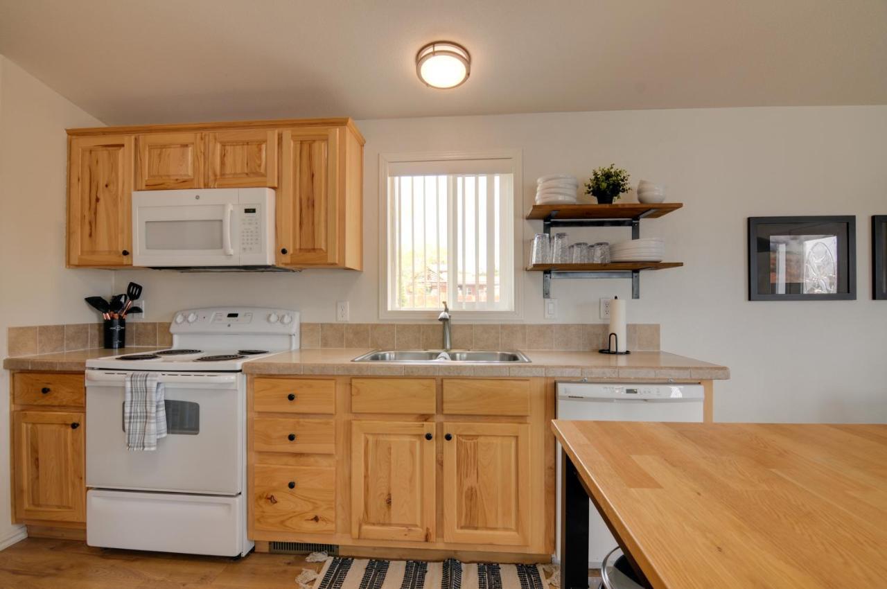 Utah Retreat - Hot Tub, Deck And Near National Parks Villa เอสคาลานเท ภายนอก รูปภาพ