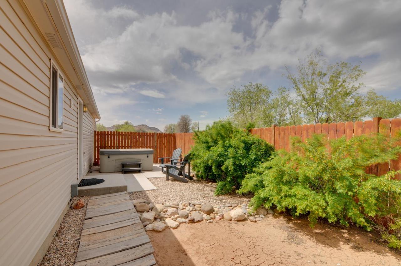 Utah Retreat - Hot Tub, Deck And Near National Parks Villa เอสคาลานเท ภายนอก รูปภาพ